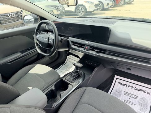 Used 2025 Kia K4 FWD image 27