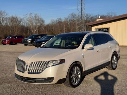 Used 2012 Lincoln MKT AWD image 9