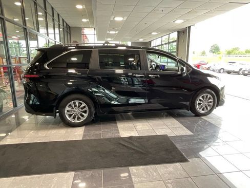 Certified 2025 Toyota Sienna XLE w/ XLE Plus Package AWD/4WD image 5