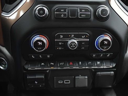 Used 2022 Chevrolet Silverado 1500 High Country image 22