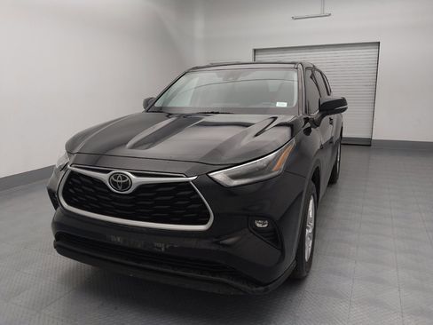 Used 2021 Toyota Highlander LE image 15