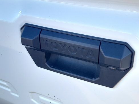 Certified 2025 Toyota Tacoma TRD Off-Road image 7