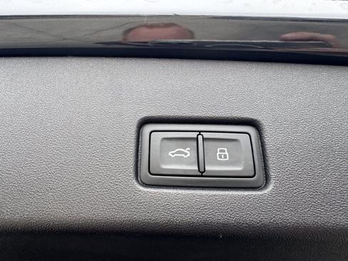 Used 2022 Audi Q4 e-tron Premium Plus w/ Premium Plus image 41