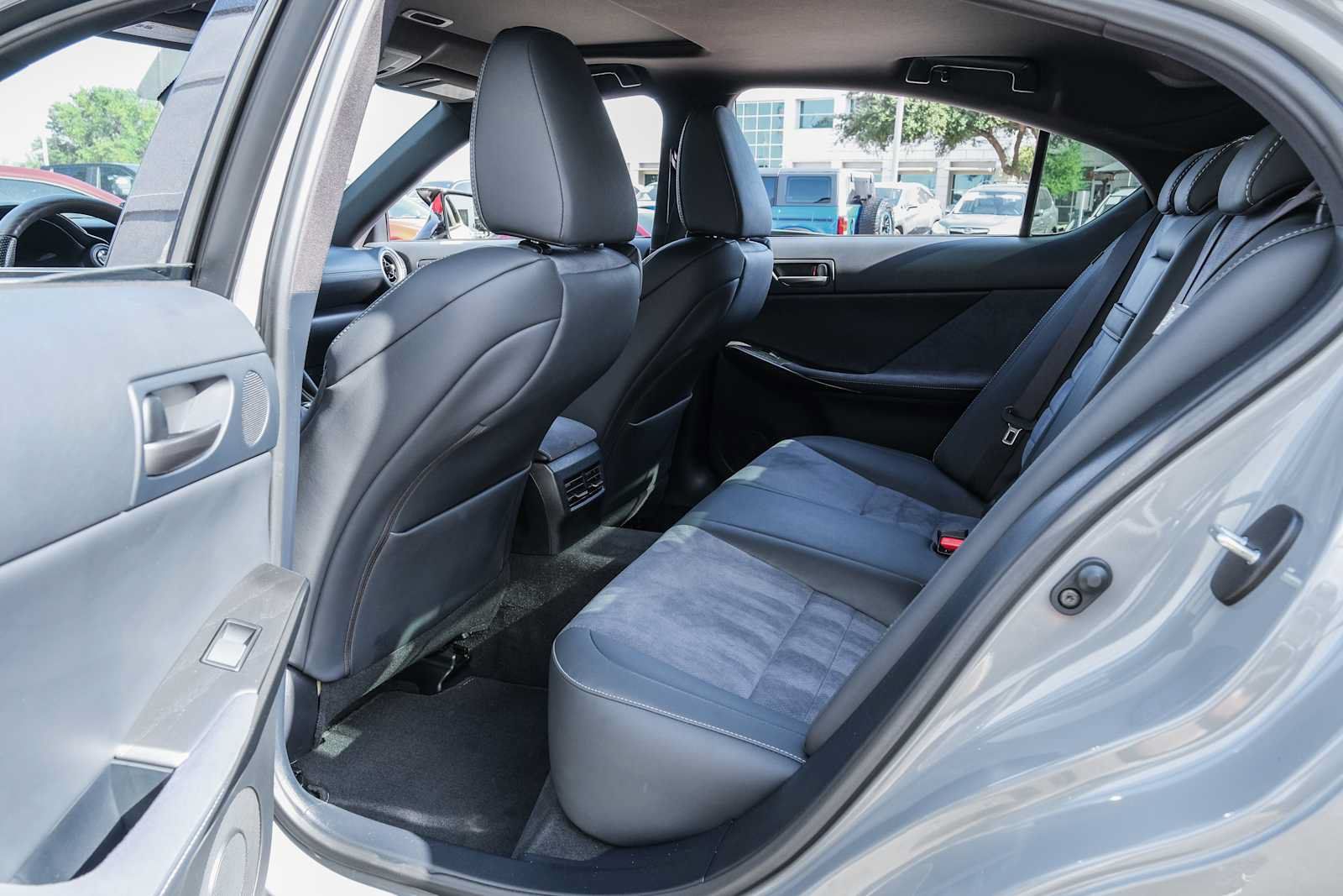 Used 2022 Lexus IS 500 RWD image 33