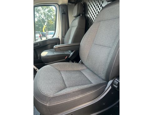 Used 2025 RAM ProMaster 2500 w/ U-Haul Equipment Group FWD image 17