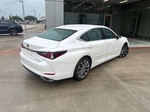 Used 2019 Lexus ES 350 w/ Premium Package FWD image 3