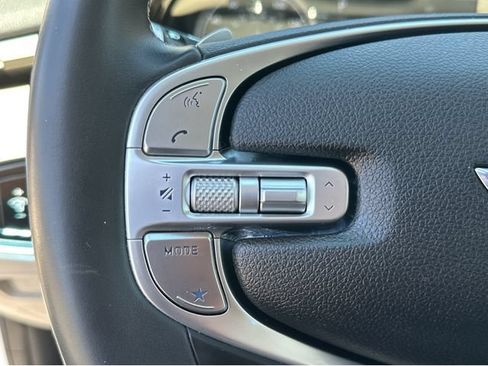 Used 2022 Genesis GV70 2.5T AWD/4WD image 32