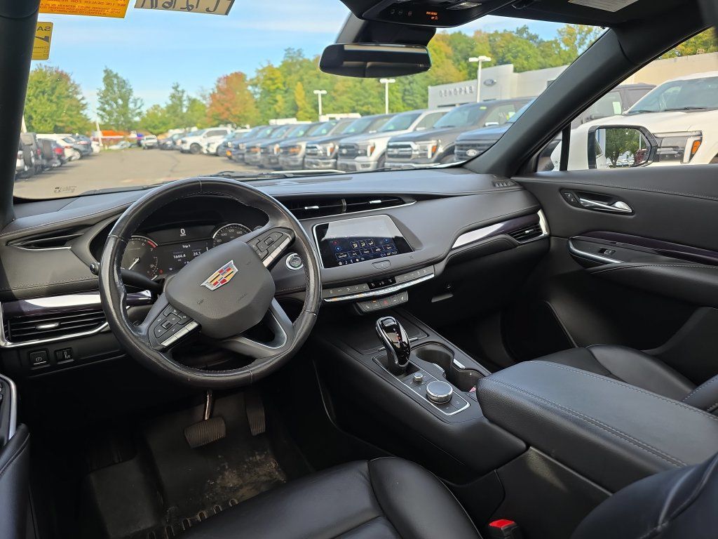 Used 2021 Cadillac XT4 Luxury w/ Cold Weather Package AWD/4WD image 18