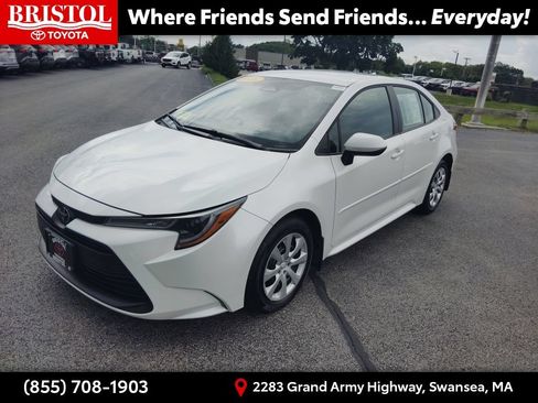Used 2026 Toyota Corolla LE FWD image 3