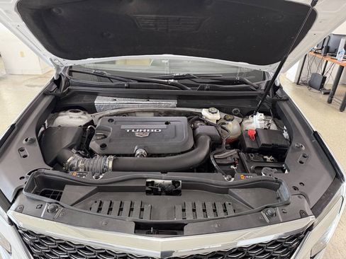 Used 2024 Cadillac XT4 Luxury w/ Cold Weather Package FWD image 37