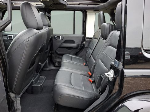 Certified 2021 Jeep Wrangler Unlimited Sahara image 9