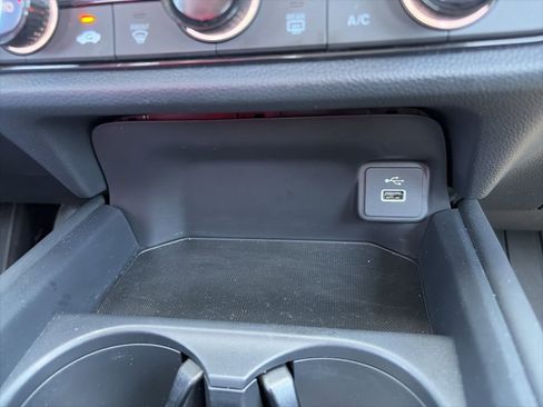 Used 2025 Honda HR-V LX image 17