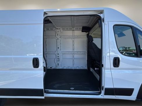 Used 2025 RAM ProMaster 2500 w/ Convenience Group FWD image 39