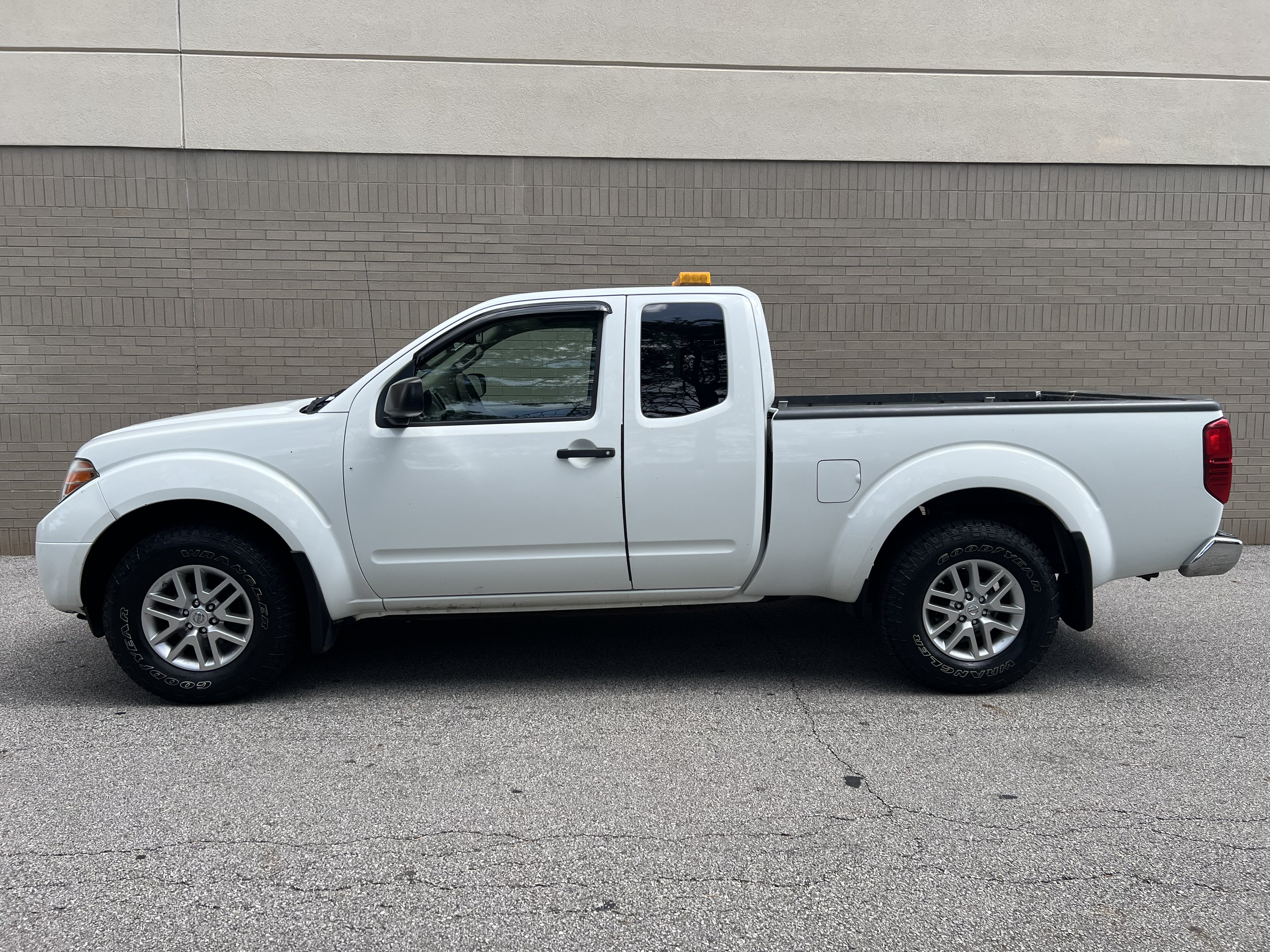 Used 2014 Nissan Frontier SV w/ SV Value Truck Package AWD/4WD image 3