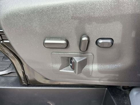 Used 2018 Ford Transit 150 XLT image 5