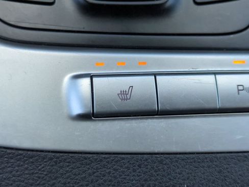Used 2025 Kia Carnival FWD image 23