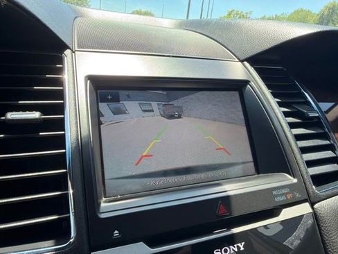 Used 2018 Ford Taurus Limited FWD image 31