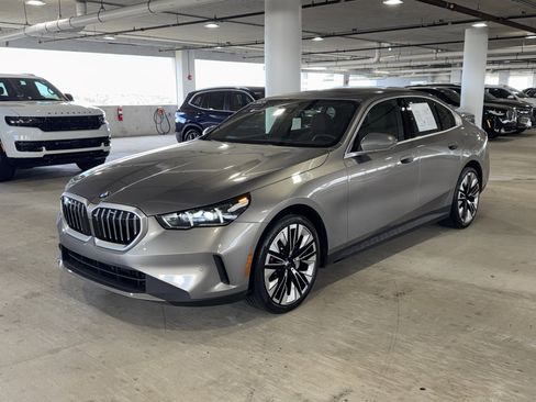 Certified 2025 BMW 530i image 4