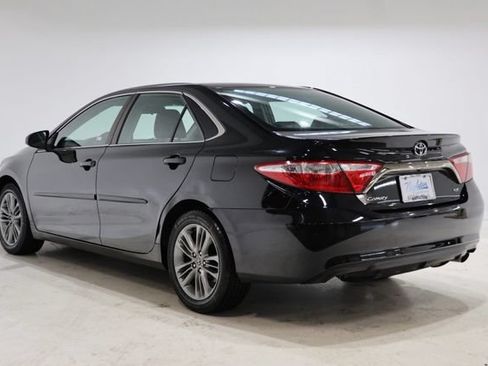 Used 2016 Toyota Camry SE w/ Moonroof Package FWD image 5