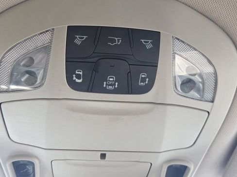 Used 2018 Chrysler Pacifica Limited w/ Advanced Safetytec Group FWD image 32
