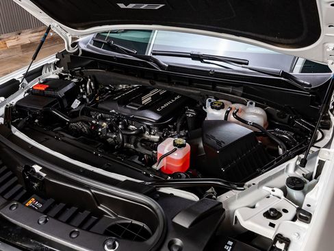 Used 2025 Cadillac Escalade V w/ LPO, ONYX Package image 38