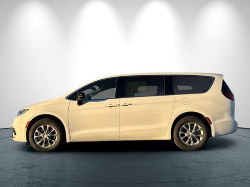 New 2026 Chrysler Pacifica Select image 7