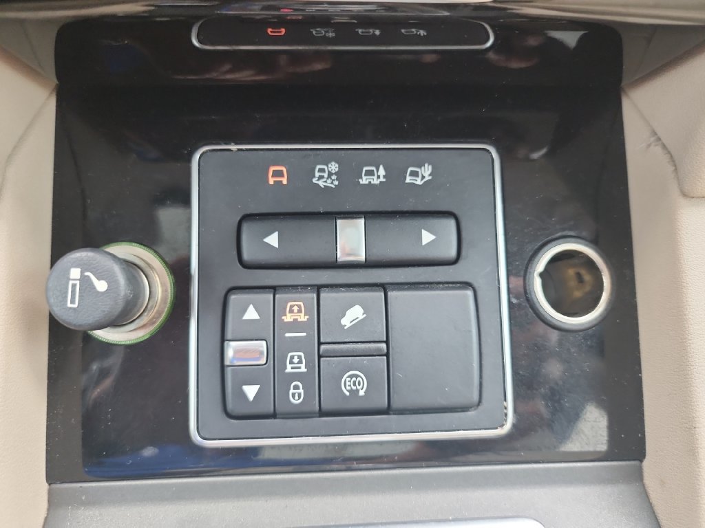 Used 2016 Land Rover LR4 HSE AWD/4WD image 22