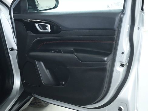 Used 2025 Jeep Compass Trailhawk image 33