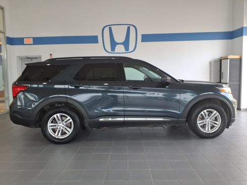 Used 2022 Ford Explorer XLT w/ Equipment Group 202A AWD/4WD image 4