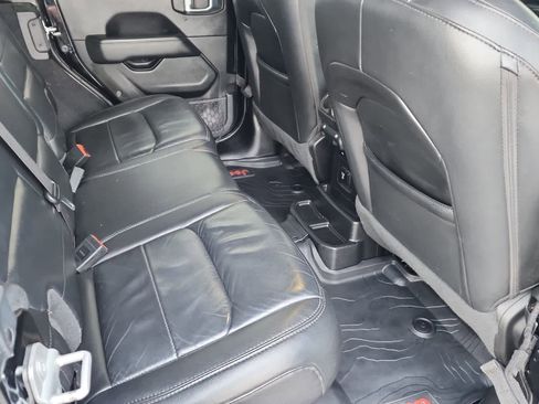 Used 2020 Jeep Wrangler Unlimited Sahara image 10