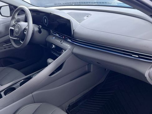 Used 2025 Hyundai Elantra SEL image 34