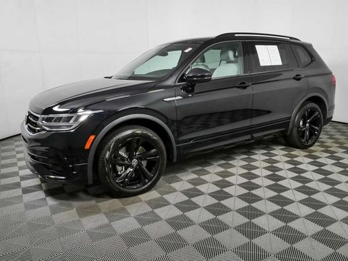 Certified 2023 Volkswagen Tiguan SE R-Line FWD image 29