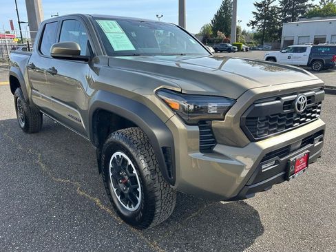 Certified 2024 Toyota Tacoma TRD Off-Road AWD/4WD image 3