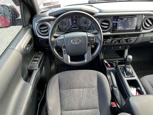 Used 2017 Toyota Tacoma TRD Off-Road w/ Tow Package (A/T) AWD/4WD image 12