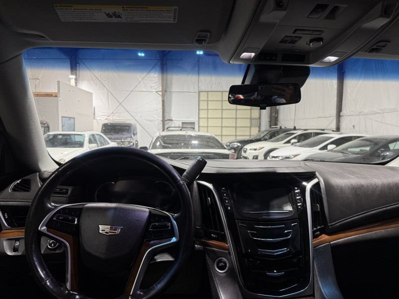 Used 2018 Cadillac Escalade Premium Luxury w/ LPO, Radiant Package AWD/4WD image 22