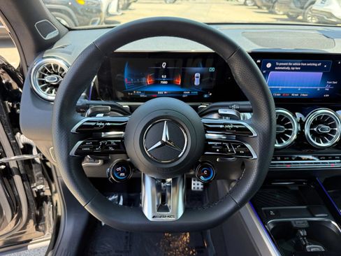 Used 2025 Mercedes-Benz GLB 35 AMG 4MATIC image 31
