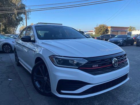 Used 2019 Volkswagen Jetta GLI image 3