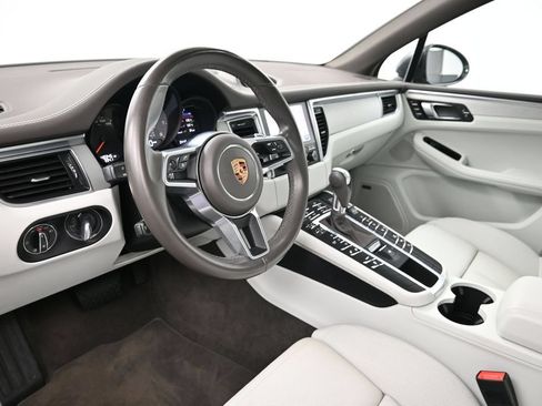 Certified 2018 Porsche Macan S AWD/4WD image 4