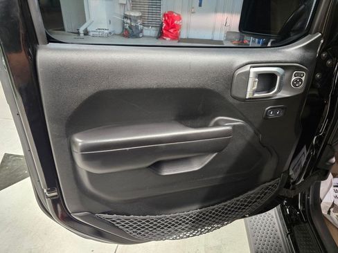 Used 2020 Jeep Wrangler Sport AWD/4WD image 14