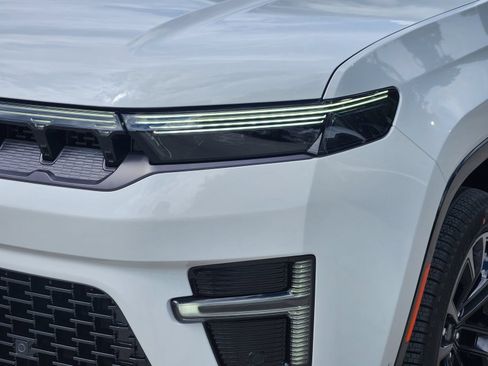 New 2026 Jeep Grand Wagoneer L Summit AWD/4WD image 9
