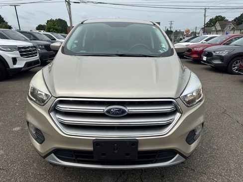 Used 2017 Ford Escape SE w/ SE Cold Weather Package AWD/4WD image 3