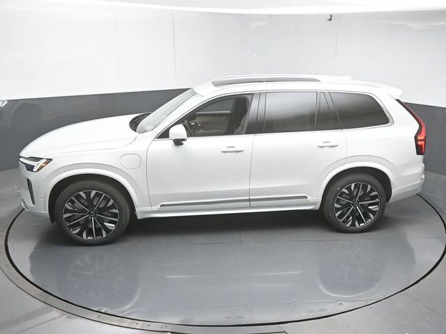 Used 2026 Volvo XC90 T8 Plus w/ Protection Package Premier AWD/4WD image 47