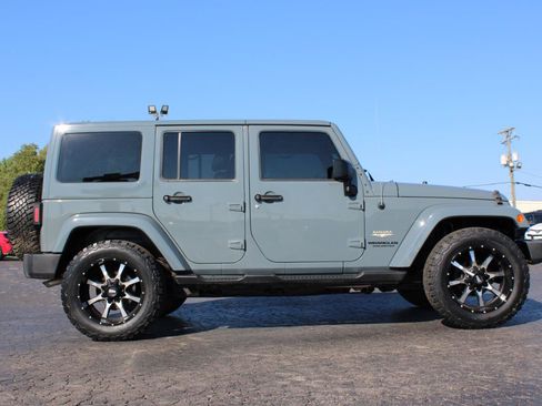 Used 2015 Jeep Wrangler Unlimited Sahara w/ Max Tow Package AWD/4WD image 3