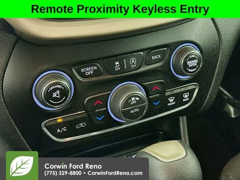 Used 2016 Jeep Cherokee Latitude w/ Comfort/Convenience Group AWD/4WD image 15