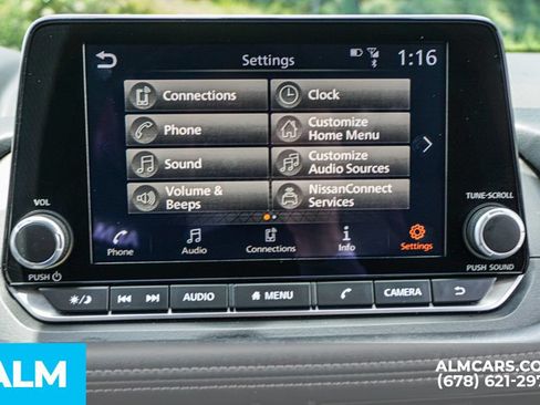 Used 2024 Nissan Rogue SV FWD image 34
