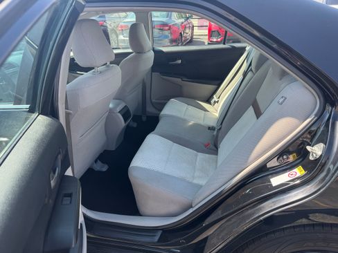 Used 2012 Toyota Camry LE FWD image 5