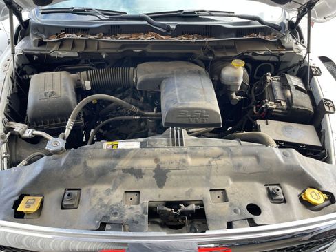 Used 2022 RAM 1500 Classic SLT image 31