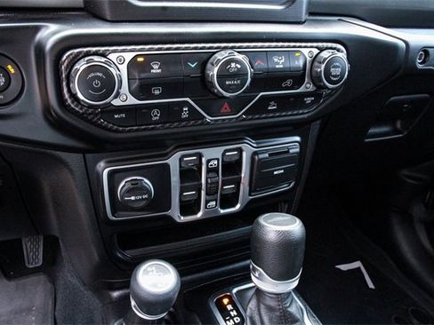 Used 2022 Jeep Gladiator Willys image 22