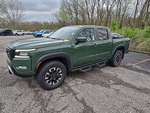 Used 2024 Nissan Frontier PRO-4X w/ Pro Convenience Package image 2