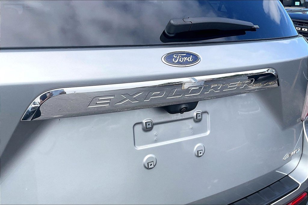 Certified 2023 Ford Explorer XLT w/ Class IV Trailer Tow Package AWD/4WD image 32